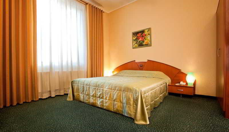 Luna Hotel Chisinau Exterior foto